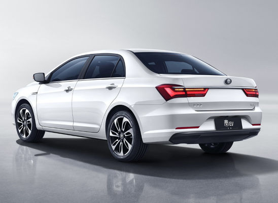 4 drzwi 5 miejsc BYD EV Samochody Byd Qin Ev 400-450KM Komfortowa jazda