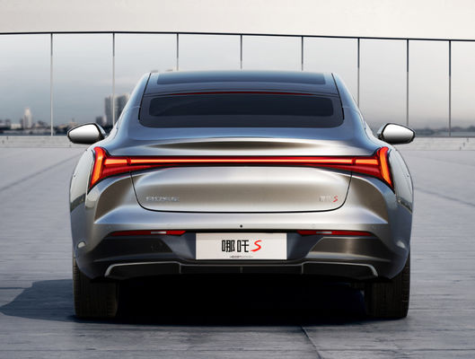 650-715KM Nezha Automobile Nezha S Średni duży pojazd elektryczny