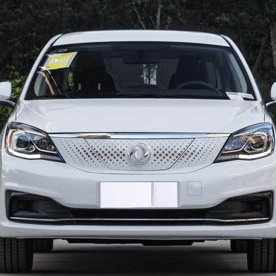 400KM Dongfeng Fengshen E70 Czysty elektryczny samochód kompaktowy 4 drzwi 5 miejsc