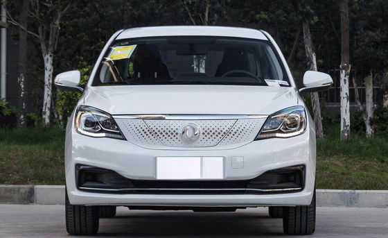 400KM Dongfeng Fengshen E70 Czysty elektryczny samochód kompaktowy 4 drzwi 5 miejsc