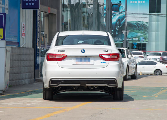 Pure Electric S60EV Dongfeng Ev Cars 415KM z 4 drzwiami i 5 miejscami