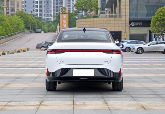 XiaoPeng P5 2022 450-550KM Kompaktowe samochody elektryczne 4 drzwi 5 miejsc