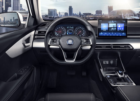 Kompaktowy samochód elektryczny Byd Qin Ev Sedan 400-450KM 4 drzwi 5 miejsc